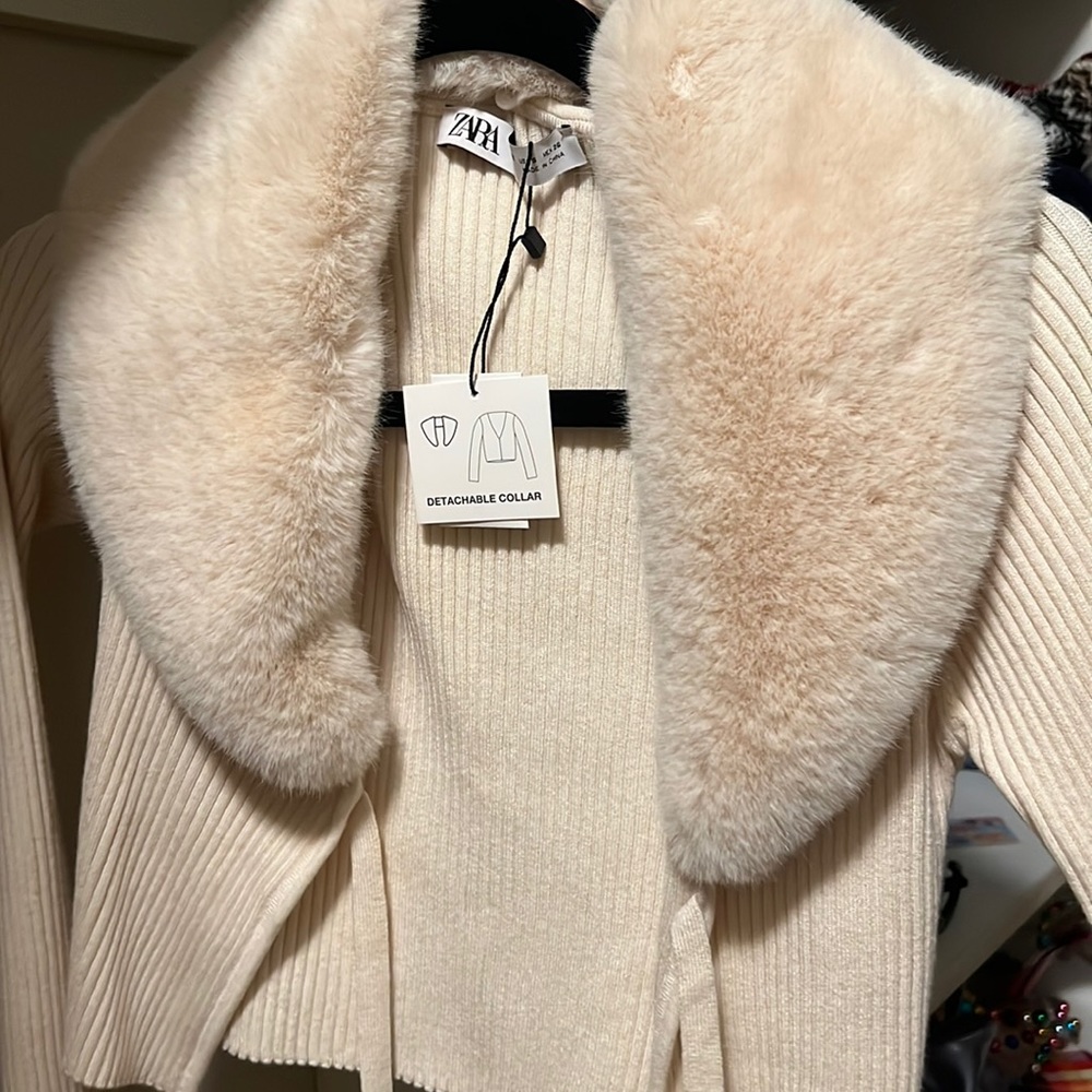 Zara cream knit sweater with detachable fur trim